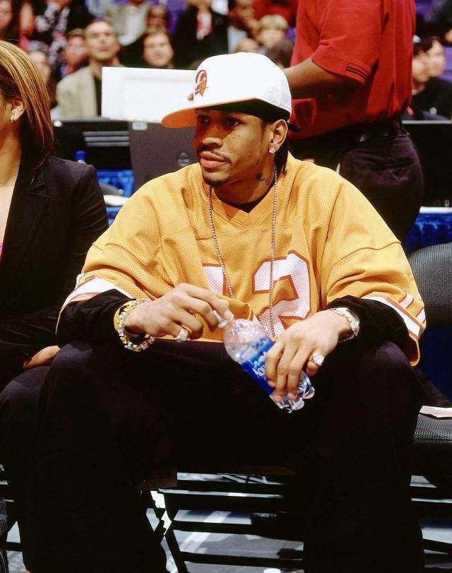 意甲-莱奥制胜球 米兰1-0客胜卡利亚里暂登顶 [意甲AC米兰]